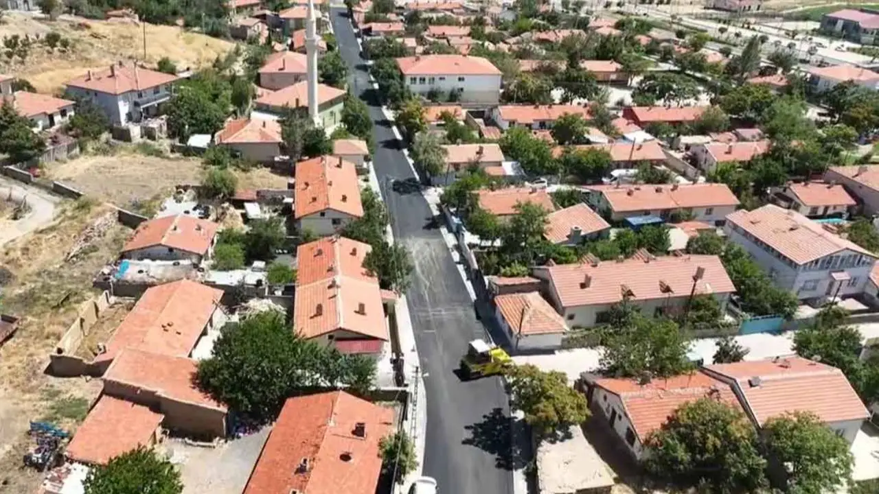 Şereflikoçhisar'da yol yatırımları devam ediyor
