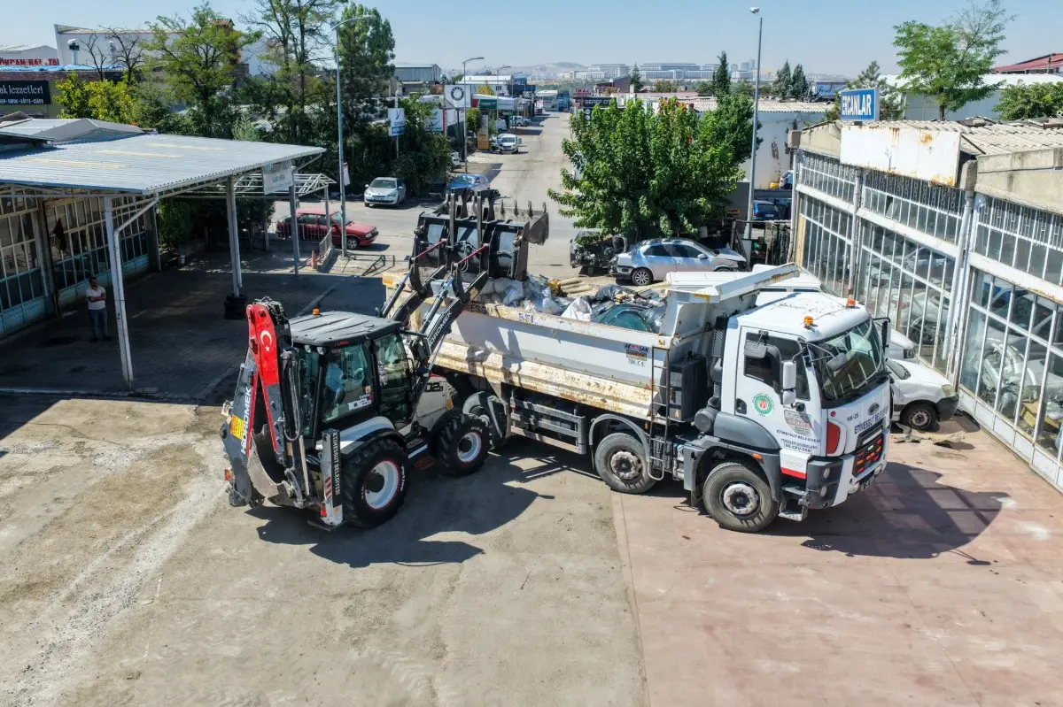 Şaşmaz oto sanayide kapsamlı temizlik çalışması yapıldı