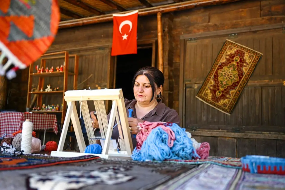 Halılar Altınköy'de dile geldi