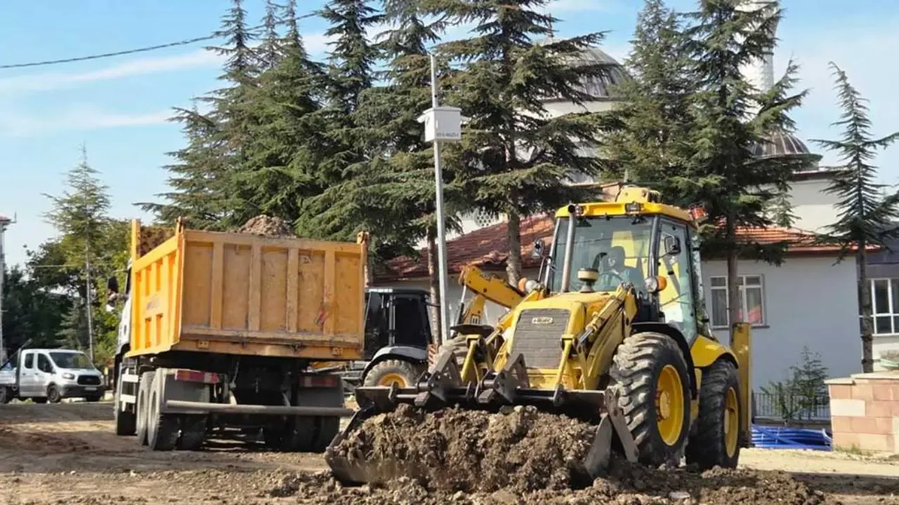 Kahramankazan'da yol ve çevre düzenleme mesaisi!