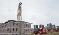 Sincan’da cami minaresine yıldırım düştü