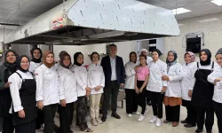 GastroÇubuk kursunda kadın eli