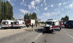 Çubuk’ta Ambulans ve Tır Çarpıştı: 5 yaralı
