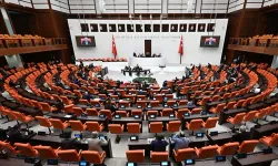 TBMM’de sert tartışma! “yalan tweet” iddiası kriz yarattı!