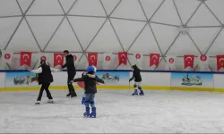Keçiören'de ücretsiz buz patenine yoğun ilgi!