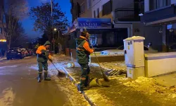 Çankaya ekipleri elleriyle buz kırıyor