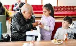 Altındağlı miniklerden Yaşlılara Saygı Haftası’nda anlamlı ziyaret