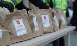 İftara Yetişemeyenlere Kızılay'da Kumanya İkramı