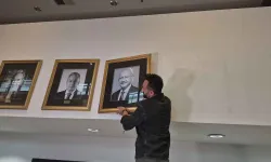 Kemal Kılıçdaroğlu'nun fotoğrafı yeniden asıldı