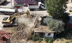 Çubuk'ta metruk yapılar yıkılıyor