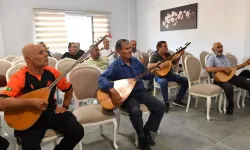 Altındağlı beyler bağlama ile terapi oluyor
