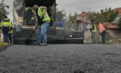 Çubuk'un mahallelerinde asfalt mesaisi devam ediyor