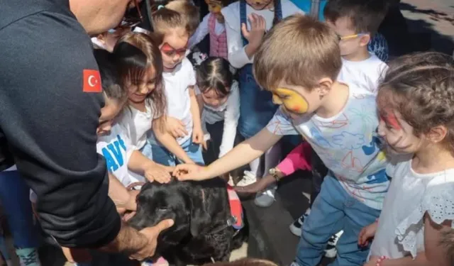 Beypazarı'nda jandarmalar minikleri sevindirdi