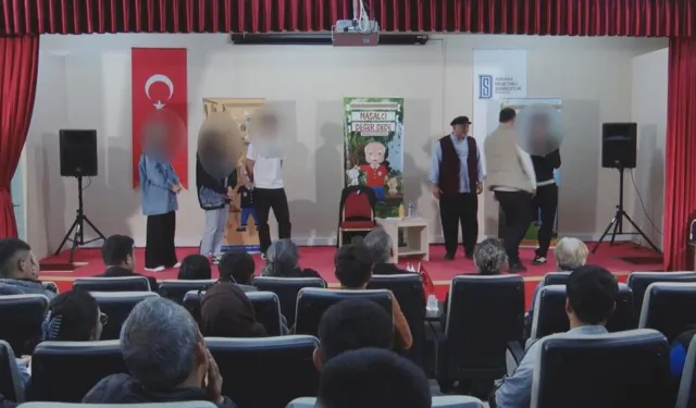 Suça sürüklenen çocuklar Ankara'da tiyatro ile hayata dokundu