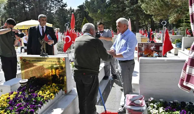 Mamak Belediye Başkanı Şahin şehitleri ziyaret etti