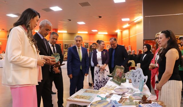 Gölbaşı Halk Eğitimi Merkezinin yıl sonu sergisi açıldı
