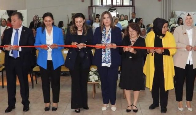 Nallıhan'da halk eğitim sergisi açıldı