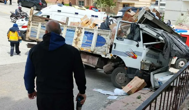 Keçiören'de freni boşalan kamyon trafoya çarptı!