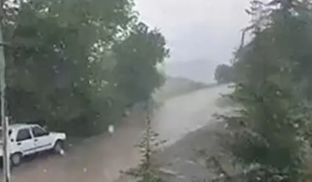 Kahramankazan'da etkili olan dolu günlük yaşamı etkiledi