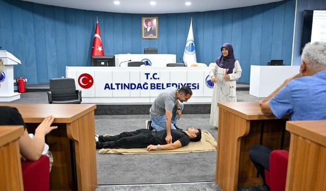Altındağ Belediyesi Personellerine İlk Yardım Eğitimi Verildi