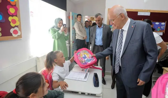 Yenimahalle'de öğrencilere kırtasiye desteği
