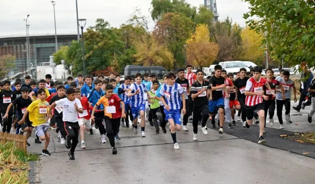 Altındağ'da Cumhuriyet coşkusu koşuyla başladı