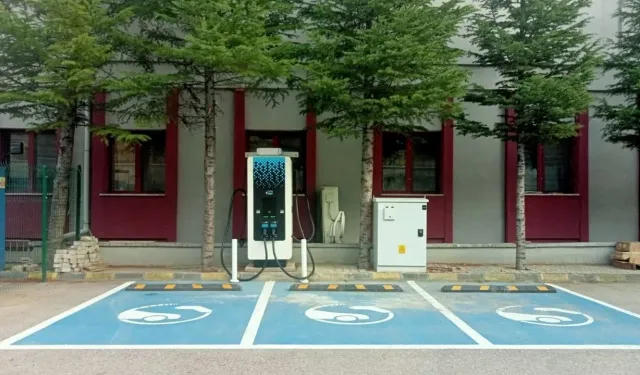 Nallıhan'da elektrikli araç sahiplerine müjde! Yeni şarj noktası hazır!