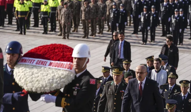 Emniyet Teşkilatı Anıtkabir’i ziyaret etti
