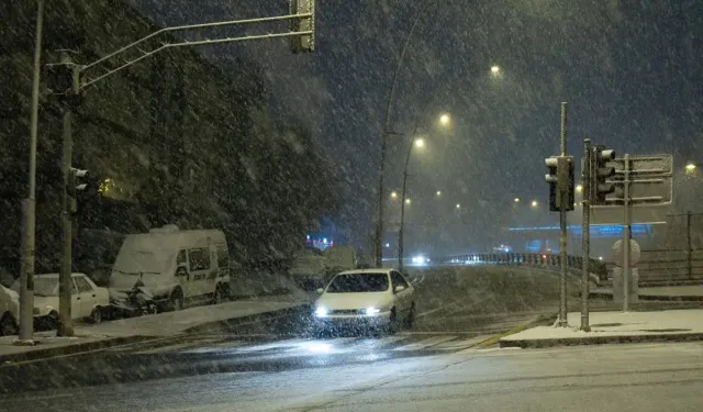 Ankara’da yüksek bölgeler beyaza büründü