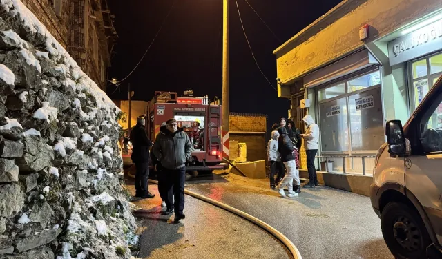 Beypazarı’nda korkutan yangın! Ahşap ev küle döndü!