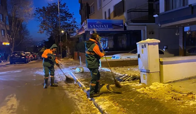 Çankaya ekipleri elleriyle buz kırıyor