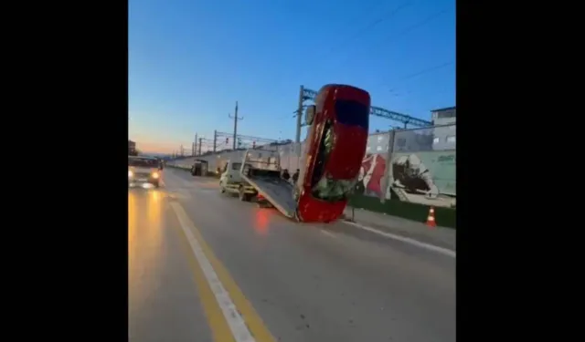 Sincan’da araç takla atıp dik durdu