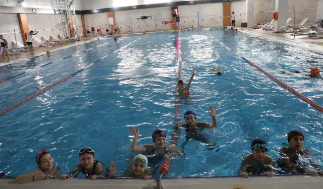 Etimesgut’ta yüzme branşı altyapı kayıtları başlıyor!