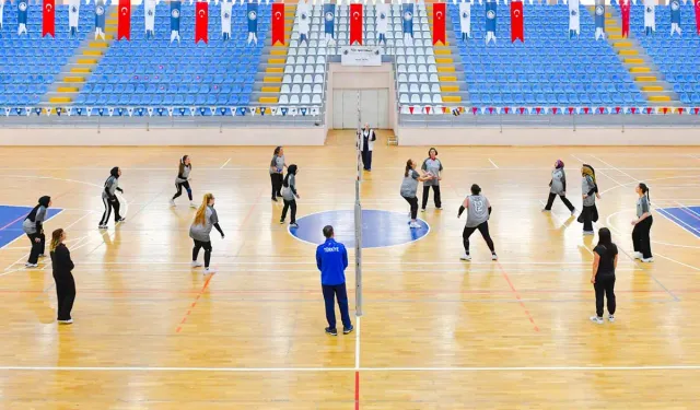 Altındağ’da kadın voleybol turnuvası Karapürçek’te başladı