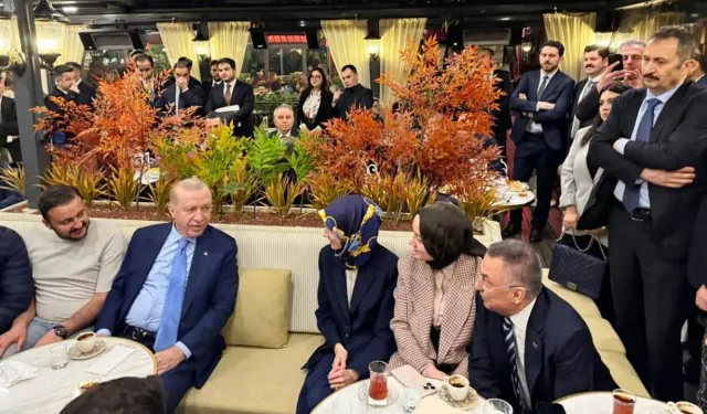 Cumhurbaşkanı Erdoğan Kızılay'da gençlerle buluştu