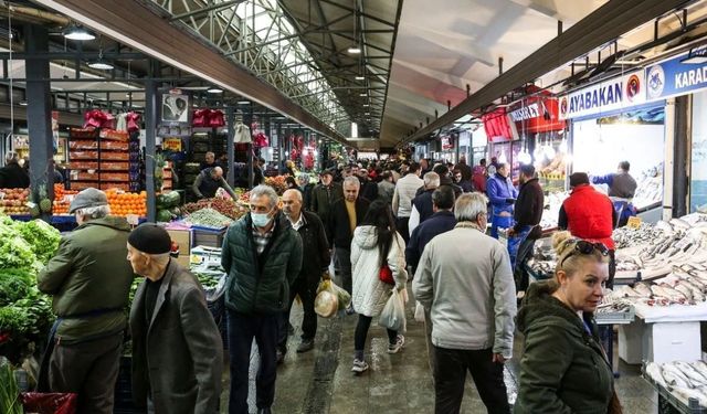 Ankaralılar Bayram Alışverişi için Yine Ulus Hali’ni Tercih Etti