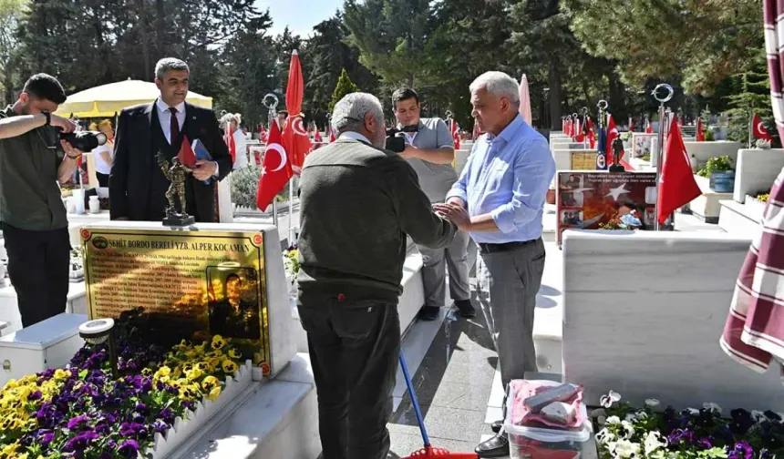 Mamak Belediye Başkanı Şahin şehitleri ziyaret etti