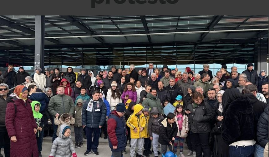 Down sendromlu çocuğun alınmadığı AVM önünde protesto