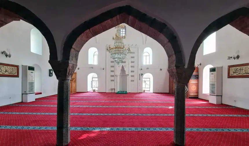 Beypazarı’nda aileler camide bir araya geliyor