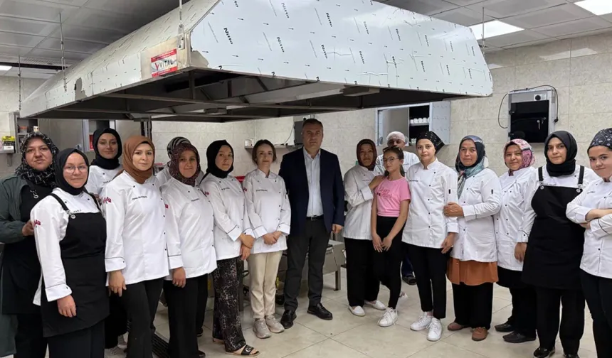 GastroÇubuk kursunda kadın eli