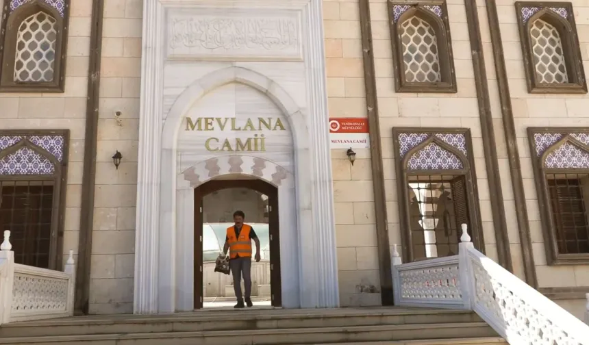 Yenimahalle'de camiler bayrama hazır