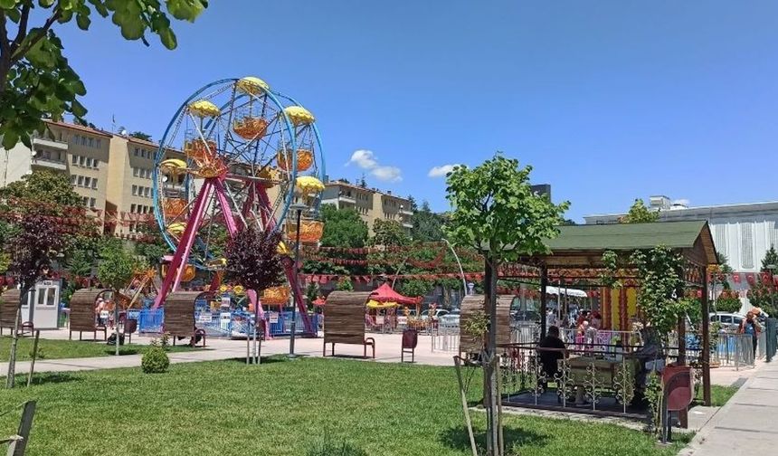 Keçiören Lunaparkı Ziyaretçilere Kapılarını Açıyor