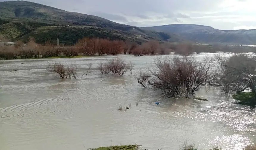 Beypazarı’nda ekili araziler su altında
