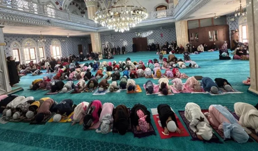Pursaklar'da miniklerin cami heyecanı: Anaokulu öğrencileri Ramazan ruhunu yaşadı