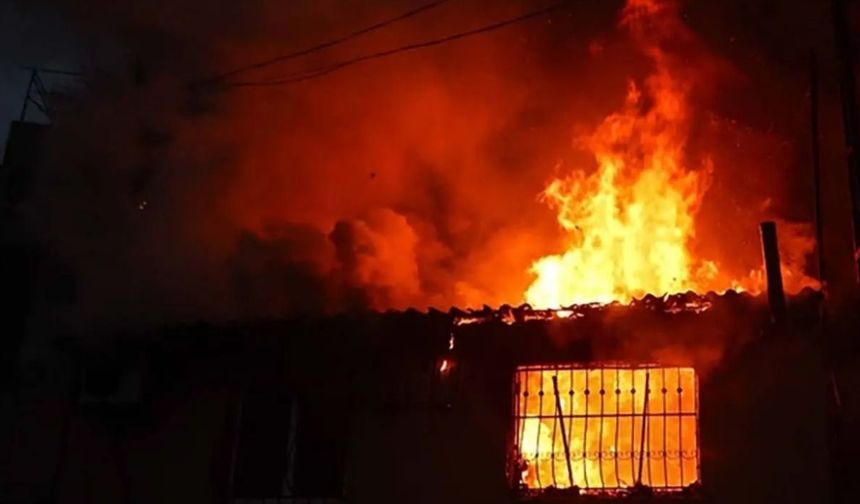 Sincan’da Korkutan Yangın: Evdeki Tüm Eşyalar Küle Döndü