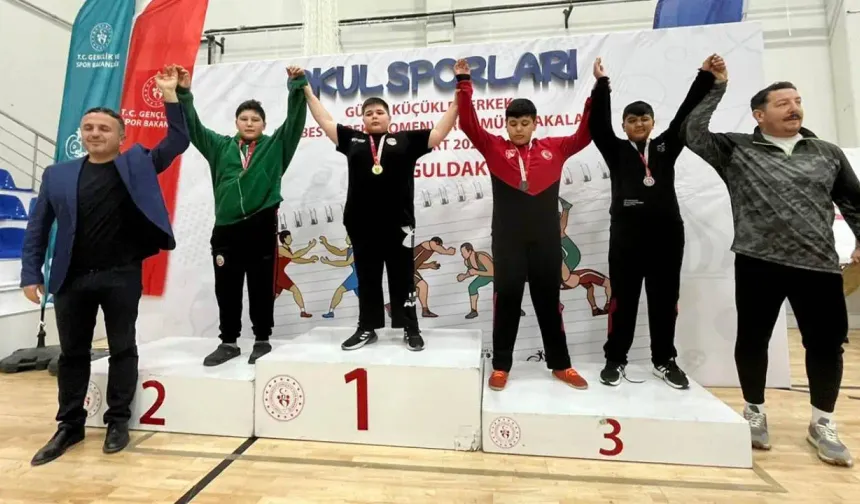 Altındağlı güreşçiler Türkiye grup maçlarında 5 madalya aldı