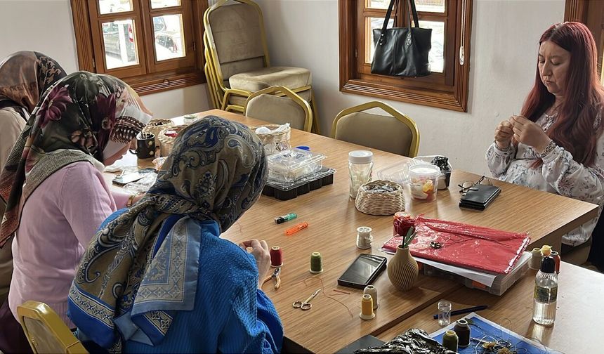 Çubuklu Kadınların El Emeği Sanata Dönüşüyor