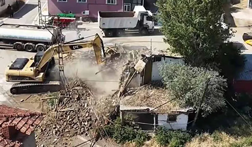 Çubuk'ta metruk yapılar yıkılıyor