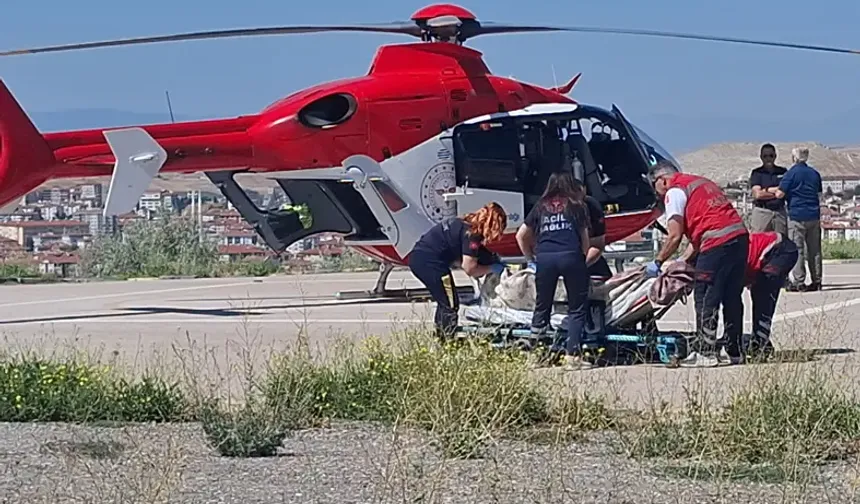 Nallıhan'da fenalaşan 82 yaşındaki hasta helikoperle Ankara'ya getirildi