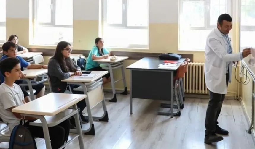 Öğretmenlerde Beyaz Önlük Geri Dönüyor...